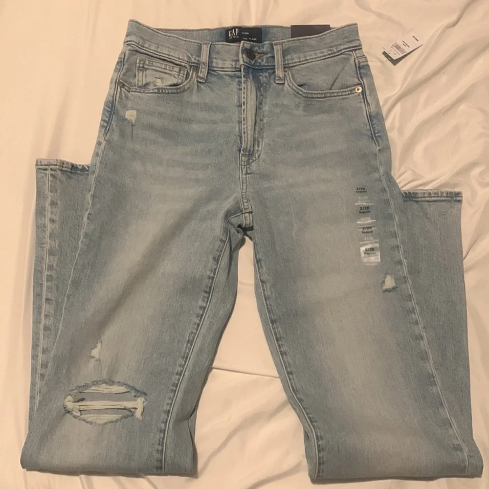 Gap jeans, new with tags, size 26, high rise, flare - Picture 4 of 4